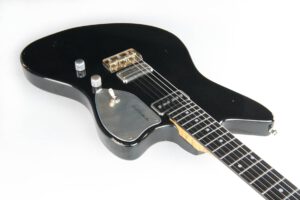 moews Ginsberg Old Black Gitarre